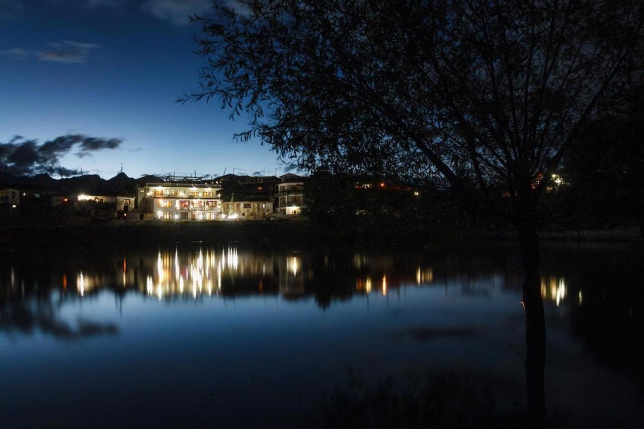 Hotel Lake View Nako Exterior photo